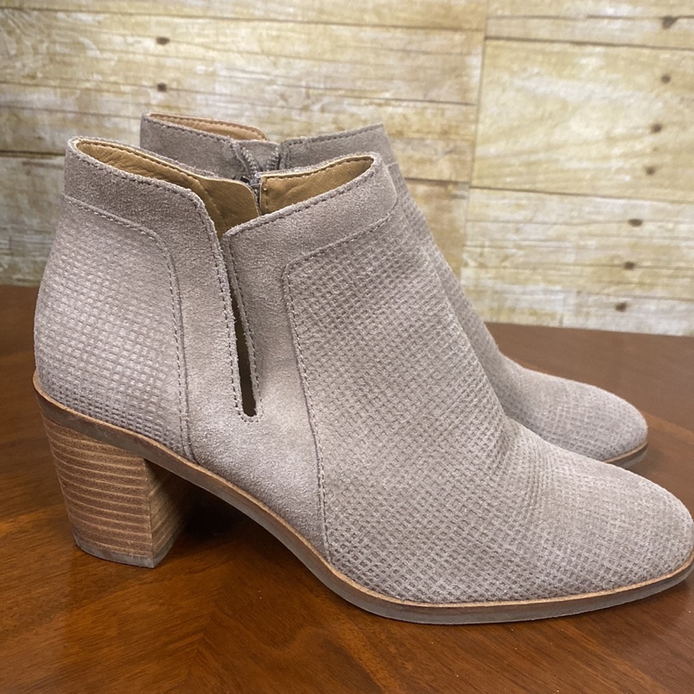 Lucky Brand textured booties size 8